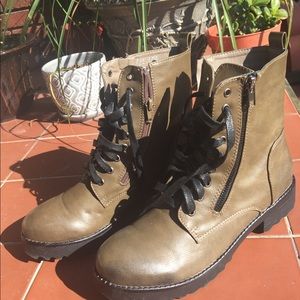 Mi.iM Olive green boots, size 10